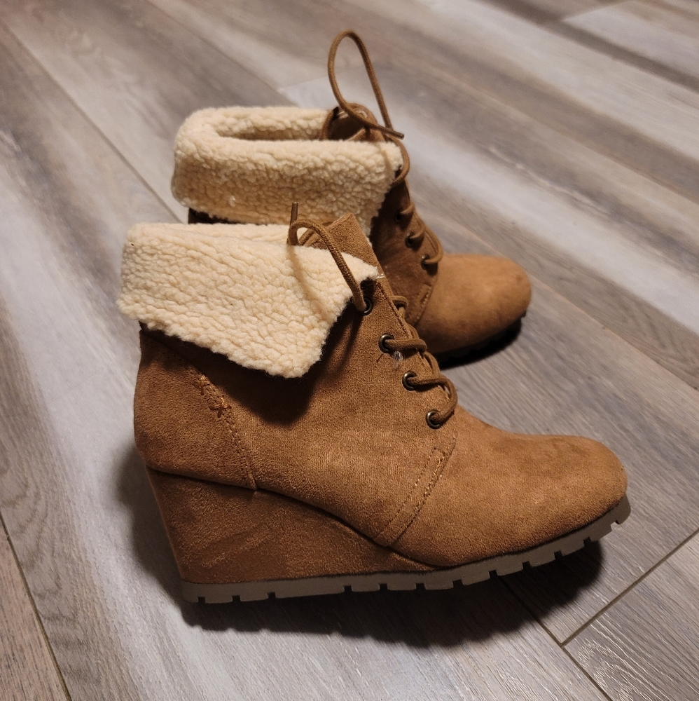New SM New York wedge boots